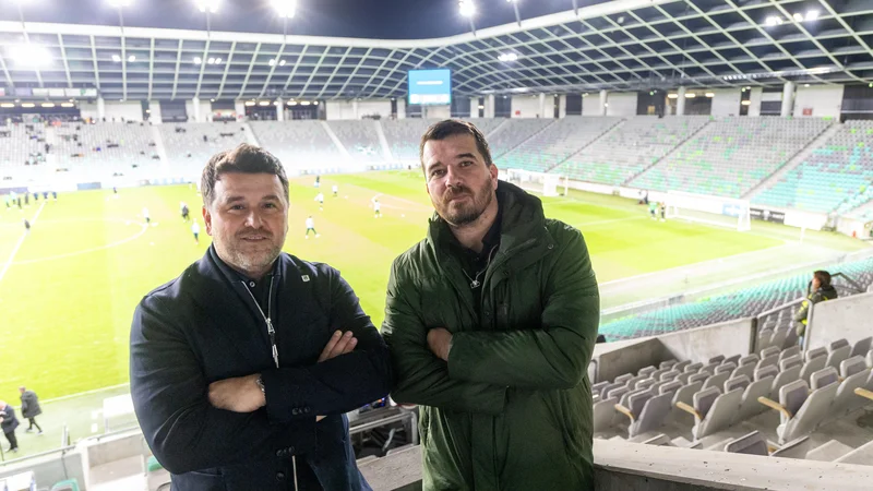 Direktor NK Olimpija Igor Barišić in športni direktor Goran Boromisa sta, kot kaže, prepričala trenerja Victorja Sancheza o nadaljevanju skupne poti. FOTO: Voranc Vogel/Delo