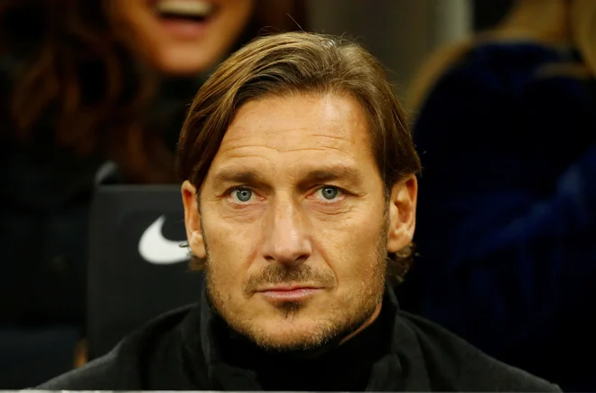 Francesco Totti še vedno polni naslovnice italijanskih medijev. FOTO: Alessandro Garofalo/Reuters