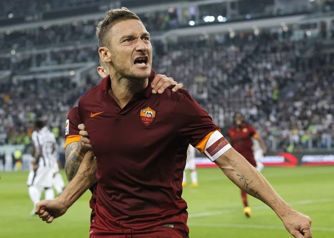 Francesco Totti je junak navijačev Rome. FOTO: Alessandro Garofalo/Reuters