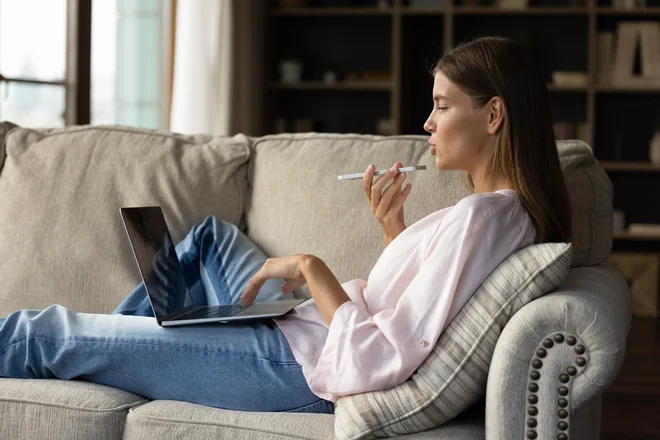 Za uporabnike je pri klicih v kontaktne centre najpomembnejša izkušnja, in sicer tudi to, kako poteka pogovor z asistenti po telefonu. FOTO: Shutterstock