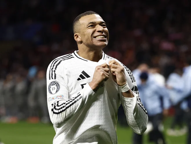 Kylian Mbappe na mesec zasluži skoraj tri milijone evrov. FOTO: Juan Medina/Reuters