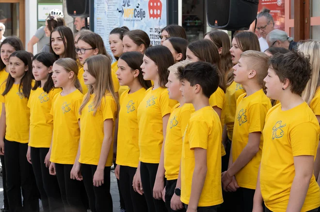V minutkah za pesem bodo obiskovalci Celja prisluhnili mladim na mestnih ulicah. FOTO: MPF