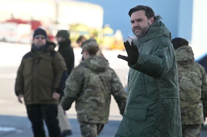 Podpredsednik J. D. Vance je na Grenlandiji lahko obiskal le ameriško vojaško oporišče Pituffik. FOTO: Jim Watson/AFP