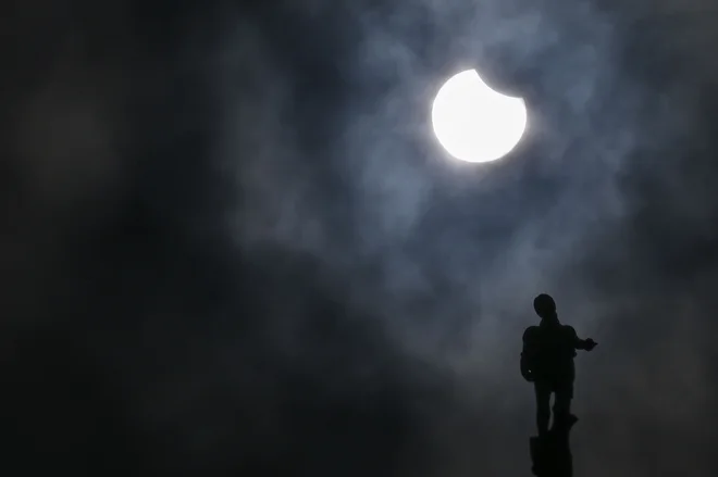 Luna je ugriznila Sonce, 29. marec 2025. FOTO: Piero Cruciatti/AFP