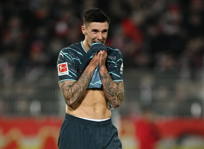 Benjamin Šeško je igral le slabe pol ure v Mönchengladbachu, kjer je Leipzig izgubil pomembno tekmo v bitki za uvrstitev v ligo prvakov.  FOTO: Annegret Hilse/Reuters