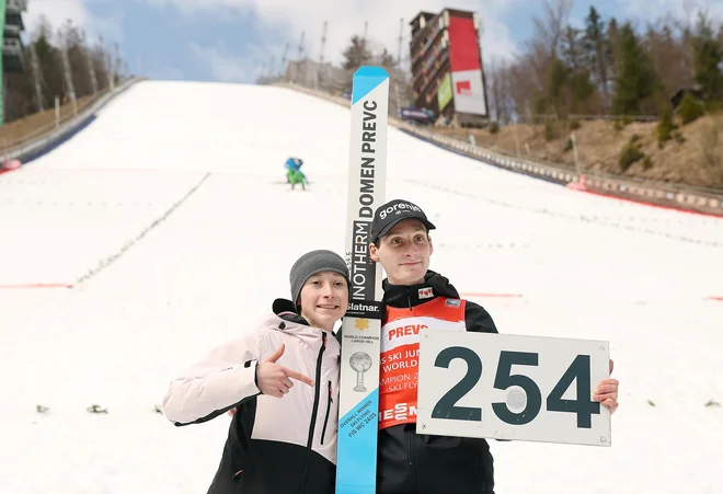 Svetovna rekorderja Nika in Domen Prevc FOTO: Blaž Samec/Delo