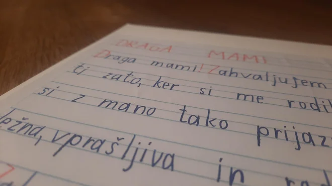 Tudi čestitka za materinski dan je lahko razlog za dvom o svojih sposobnostih. FOTO: Agata Rakovec Kurent