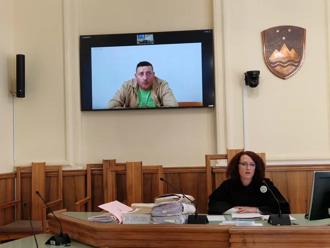 V novomeško sodno dvorano se je oglasil prek videokonference. FOTO: Tanja Jakše Gazvoda