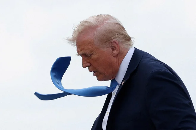Ameriški predsednik Donald Trump hoče vrnitev industrije v ZDA. Foto: Kevin Lamarque/Reuters