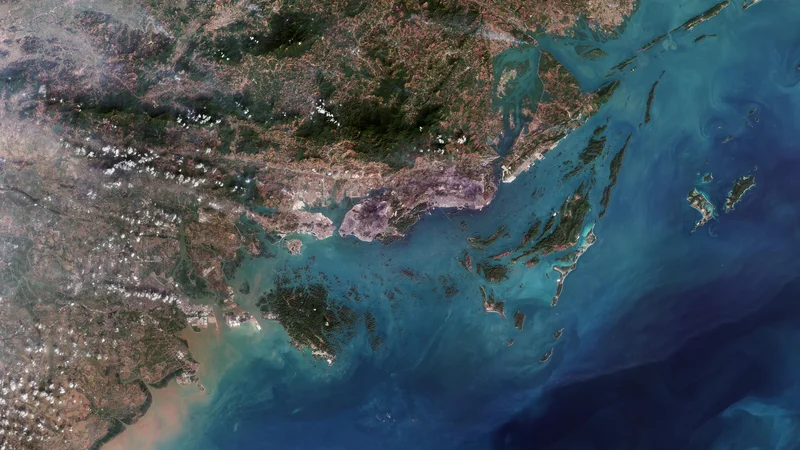Satelit programa Copernicus je takole zajel v objektiv morje ob obali Vietnama. FOTO: Esa
