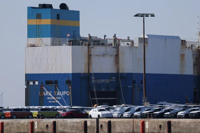 Trgovska povezava med EU in ZDA je globalno največja. FOTO: Wolfgang Rattay/Reuters