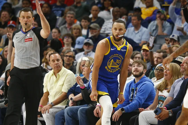 Steph Curry pri 37-letih še ni izgubil strelskega občutka. FOTO: Petre Thomas/Reuters