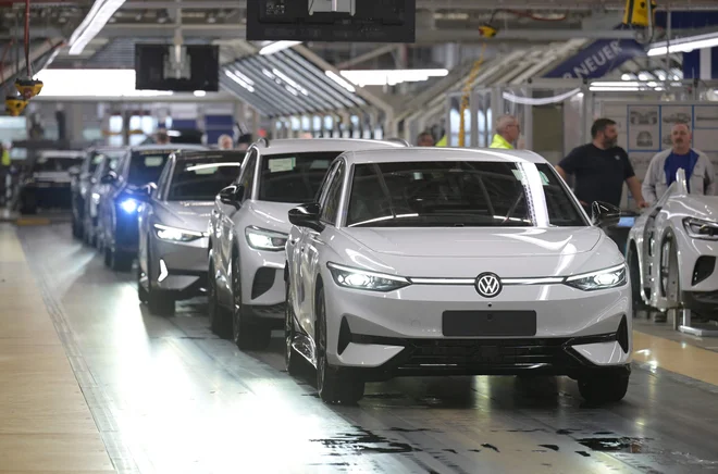 Proizvodnja Volkswagnovih avtomobilov v Emdnu. Koliko se je bo zdaj moralo preseliti v ZDA? FOTO: Fabian Bimmer/AFP