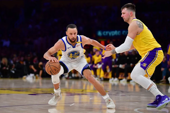 Z imenitno strelsko predstavo je Steph Curry dobil tudi dsvoboj poroti Luki Dončiću. FOTO: Gary A. Vasquez/Imagn Images Via Reuters Connect