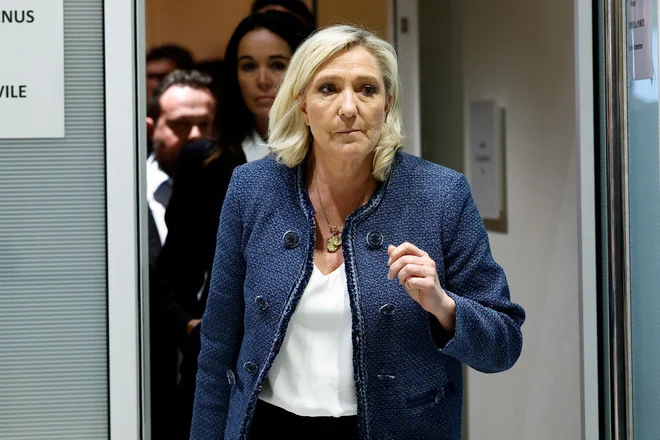 Če bo sodba ostala takšna, kot je, Marine Le Pen ne bo mogla kandidirati na francoskih predsedniških volitvah 2027. FOTO: Stéphanie Lecocq/Reuters