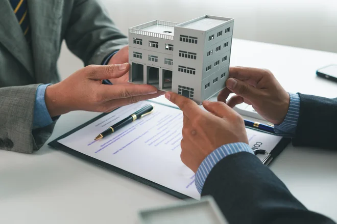 Nepremičninski skladi predstavljajo 40 odstotkov trga komercialnih nepremičnin v evrskem območju, manjši delež imajo pri stanovanjskih nepremičninah. FOTO: Shutterstock