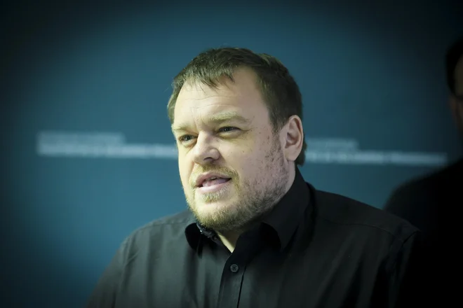 Minister za solidarno prihodnost Simon Maljevac opozarja, da vzpostavljajo sistem, ki bo vreden skoraj milijardo evrov. FOTO: Jože Suhadolnik