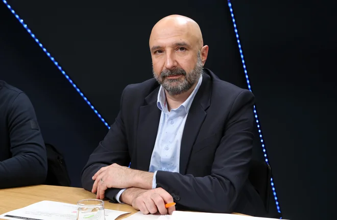 V Sloveniji več kot pol milijona ljudi živi v večstanovanjskih objektih in več kot milijon v hišah, ki niso zavarovane pred potresom, je pojasnil Peter Filip Jakopič. FOTO: Marko Feist/Delo