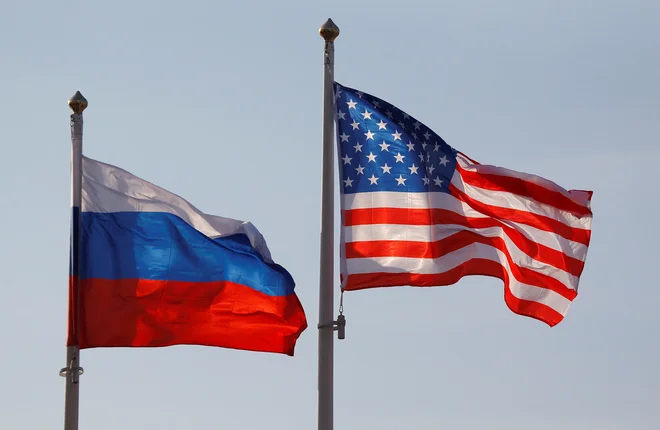 Delegaciji, ki ju vodita ruski veleposlanik v Washingtonu Aleksander Darčijev in namestnica pomočnika ameriškega državnega sekretarja Sonata Coulter, naj bi se po napovedih osredotočili izključno na tehnične vidike delovanja veleposlaništev in konzulatov. FOTO: Maxim Shemetov/Reuters