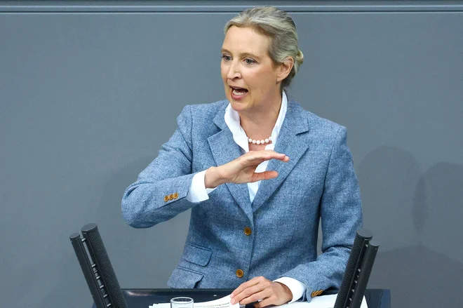 Voditeljica AfD Alice Weidel je preboj na vrh anket pozdravila na omrežju X: »Ljudje si želijo politične spremembe – in ne koalicije CDU/CSU in SPD po načelu 'vse po starem'«. FOTO: Lisi Niesner/Reuters