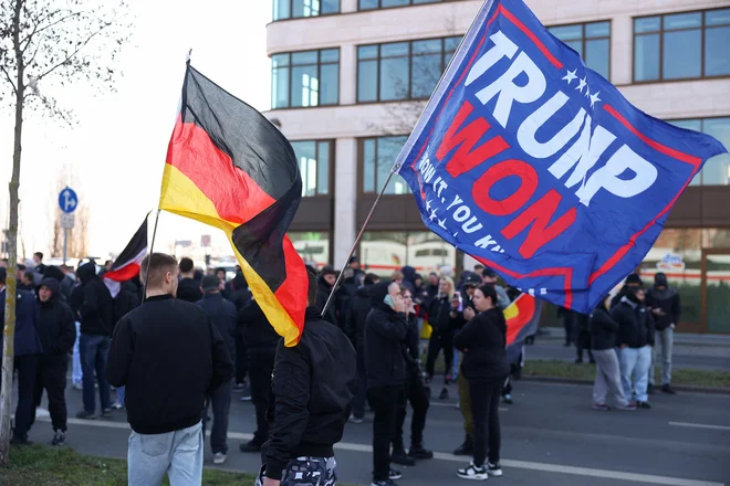 Analitiki navajajo več razlogov za zadnji skok AfD in padec CDU/CSU. Ključno naj bi bilo razočaranje dela konservativnih volivcev nad potekom koalicijskih pogajanj. FOTO: Christian Mang/Reuters