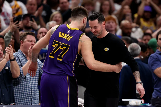 Trener Jezernikov J. J. Reddick je po tekmi pohvalil  Dončićev odziv. FOTO: Sam Hodde/Getty Images via AFP