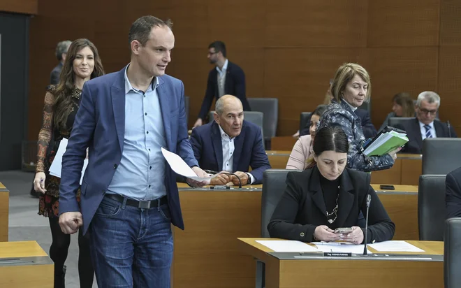 Anžetu Logarju se tožba zdi neutemeljena. »To kaže na njihovo dojemanje demokratične konkurenčnosti,« je dejal o tožniku. FOTO: Jože Suhadolnik