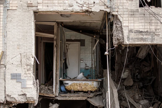Pred kakim letom sem osupla ugotovila, da moji znanki v Kijevu in Lvovu vsako noč spita v kopalni kadi. Ja, kje pa?! Saj skoraj vsi spijo v kadeh! FOTO: Alkis Konstantinidis/Reuters