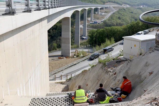Ob sedanjem tiru bodo zgradili dodatni tir, izvedba bo tam okoli leta 2030. Foto Blaž Samec