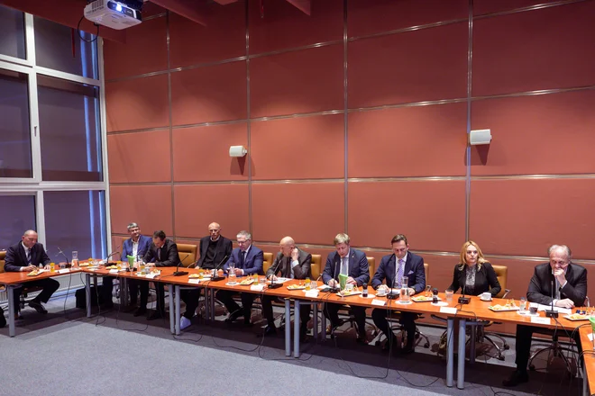 Gospodarstveniki svarijo vlado pred nekonkurenčnostjo slovenskega gospodarstva. FOTO: GZS