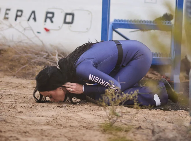 Izkazovanje ljubezni materi Zemlji je sprožilo kar nekaj sarkastičnih pripomb. FOTO: Blue Origin
