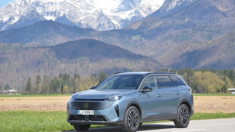 Peugeot 5008 je samostojen model, je pa to bolj družinska izpeljanka modela 3008.

FOTO: Gašper Boncelj