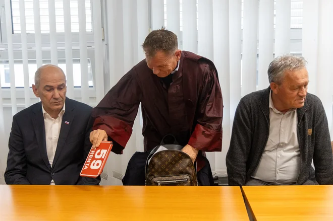 Na veliki petek vsi obtoženi v zadevi Trenta oproščeni.  FOTO: Voranc Vogel/Delo