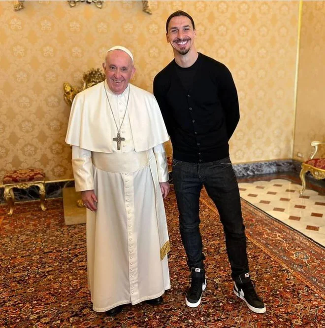 Papež je bil velik nogometni navdušenec. FOTO: Instagram @iamzlatanibrahimovic