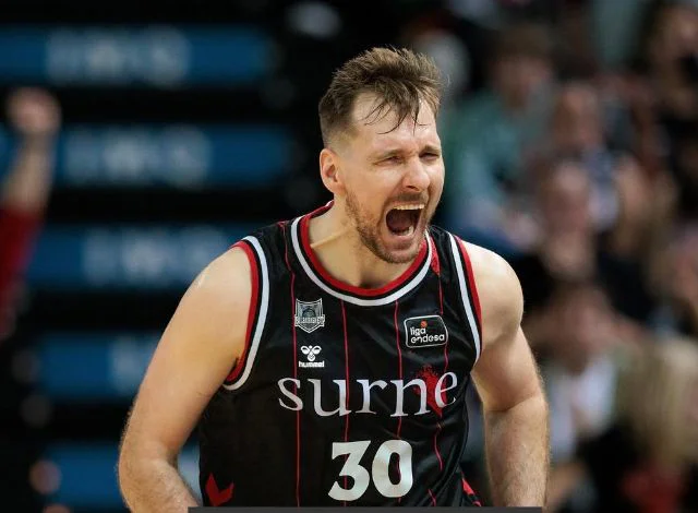 Zoran Dragić se je veselil zmage. FOTO: Bilbao/instagram