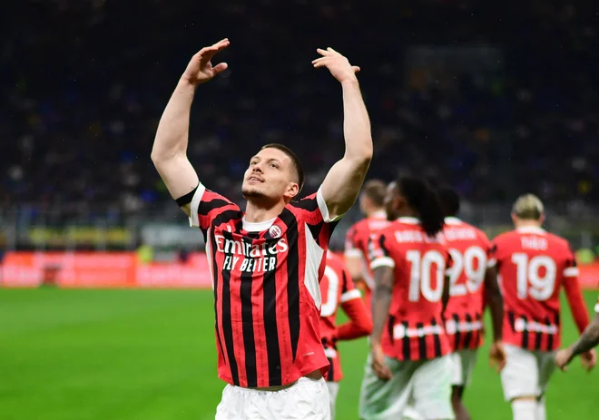 Luka Jović se je veselil dveh golov. FOTO: Daniele Mascolo/ Reuters