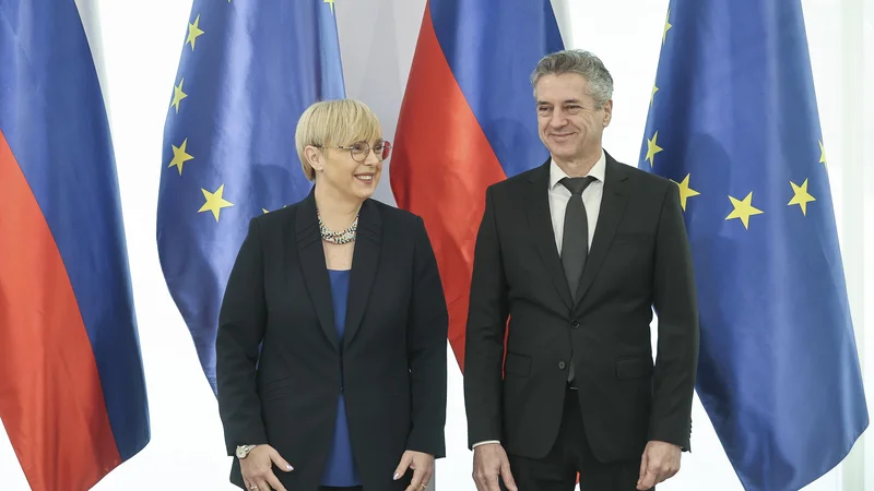 Bitka za politični prestiž med Natašo Pirc Musar in Robertom Golobom je ta teden dosegla nov neslaven vrhunec z gladko in strokovno neargumentirano koalicijsko zavrnitvijo dveh novih, po naši oceni zelo kompetentnih imen za guvernersko mesto. FOTO: Jože Suhadolnik/delo