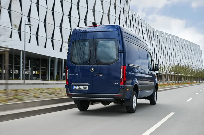 Sprinter – že 30 let zanesljiva izbira profesionalcev. FOTO: Mercedes-Benz AG