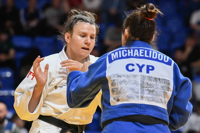 Metka Lobnik je uvodoma ugnala Ciprčanko Zanet Michaelidou. FOTO: Darko Petelinšek/JZS