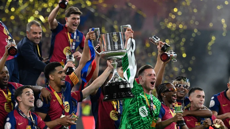 Veselju ob 32. pokalni lovoriki v taboru Barcelone ni bilo konca. FOTO: Josep Lago/AFP