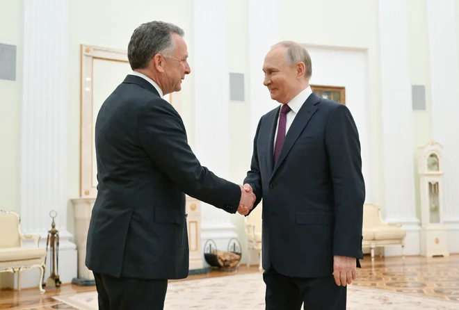 Steve Witkoff je bil ključni posrednik v pogovorih med Združenimi državami Amerike in Iranom v Omanu, v Moskvi pa se je srečal tudi z ruskim predsednikom Vladimirjem Putinom.
FOTO: Kristina Kormilitsyna/Reuters