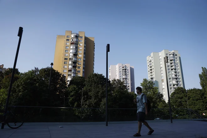 Za varnejše ohranjanje in plemenitenje vrednosti lastnega premoženja je tako vsekakor smiselno razmisliti o razpršenem pristopu, namesto da bi bili dolgoročno in pretirano izpostavljeni zgolj domačemu nepremičninskemu trgu. FOTO: Leon Vidic