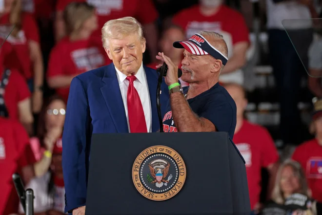 Trump v akciji. Foto: Jeff Kowalsky/Afp