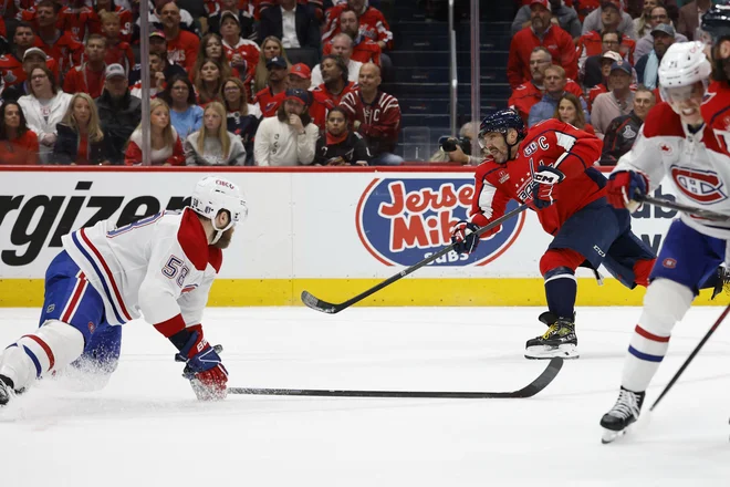 Washington je proti četrti zmagi v dvoboju proti Montrelu in napredovanju v drugo kolo končnice NHL z vodilnim golom zapeljal Alex Ovečkin. FOTO: Geoff Burke Imagn Images Via Reuters Connect