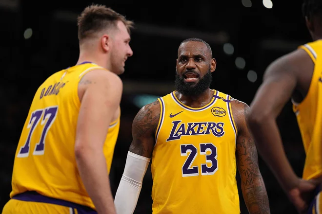 Luka Dončić se veseli nove sezone z LeBronom Jamesom. FOTO: Michael Owens/AFP