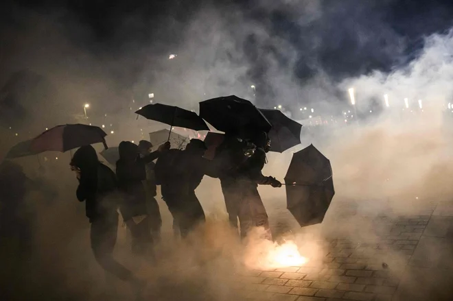 Nekateri trdijo, da največja nevarnost prihaja iz Kremlja, drugi posplošujejo in grozijo tudi s prihajajočo nevarnostjo s severa in vzhoda. FOTO: AFP