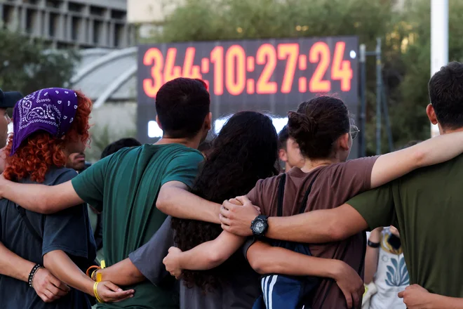 Ko govorimo o redkih dobrinah, najprej pomislimo na zlato, nafto ali bitcoin. A v resnici je čas edina resnično omejena dobrina, ki je ne moremo nadomestiti ali odkupiti. FOTO: Reuters