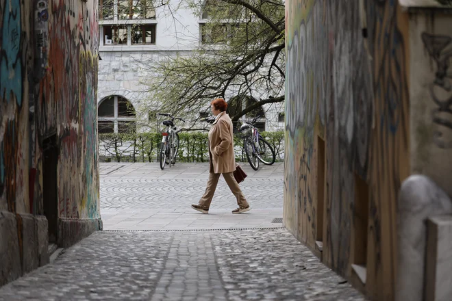 S poplačilom krivic bi odpravili sramotno nizke pokojnine pod pragom tveganja revščine in drugim zagotovili prava sorazmerja – kot določa zakon. FOTO: Leon Vidic/Delo