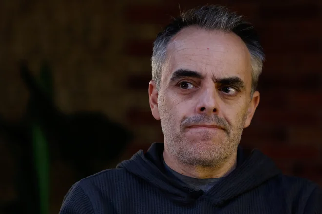 »Nisem odraščal ob orožju in ne maram te kulture,« je v pogovoru za britanski Guardian dejal ameriški režiser in scenarist Joel Souza. FOTO: Kuba Stezycki/Reuters