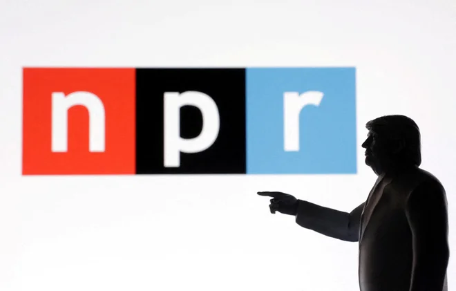 Trump je državna sredstva ukinil tudi javni radijski postaji NPR. Foto: Dado Ruvic/Reuters